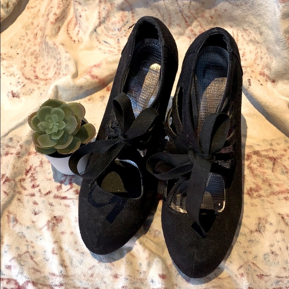 Vintage heeled shoes